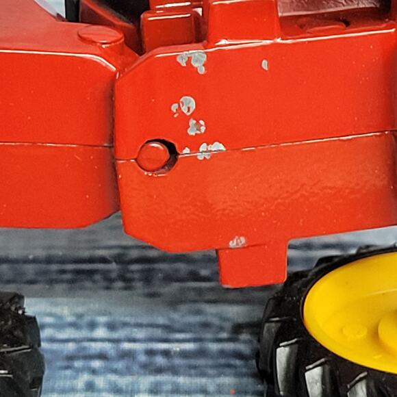 Vintage 1/32 Versatile 256 die-cast/plastic articulating 4wd tractor red/yellow - Picture 10 of 10